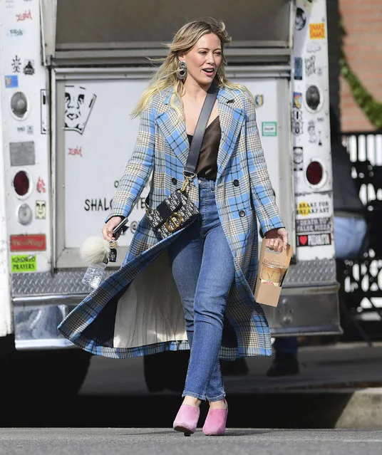 Hilary Duff is seen on November 26, 2019 in Los Angeles, CA. (Photo by Chris Wolf/zz/STAR MAX/IPx)