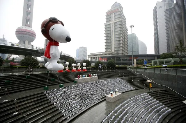 A giant Snoopy balloon is seen as part of a Snoopy exhibition at the entrance of the International Financial Center shopping mall in Shanghai, September 3, 2014. The exhibition, which celebrates a new anniversary of the famous cartoon creation, displays about 2000 toys and will run until end October. (Photo by Aly Song/Reuters)