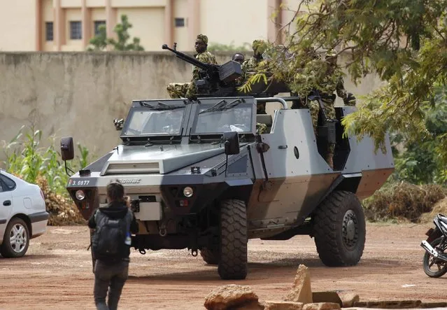 Presidential guard soldiers are seen on an armoured vehicle at Laico hotel in Ouagadougou, Burkina Faso, September 20, 2015. (Photo by Joe Penney/Reuters)