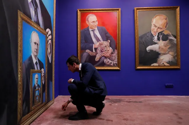 A man looks at a painting depicting Russian president Vladimir Putin at the “SUPERPUTIN” exhibition at UMAM museum in Moscow, Russia on December 6, 2017. (Photo by Maxim Shemetov/Reuters)