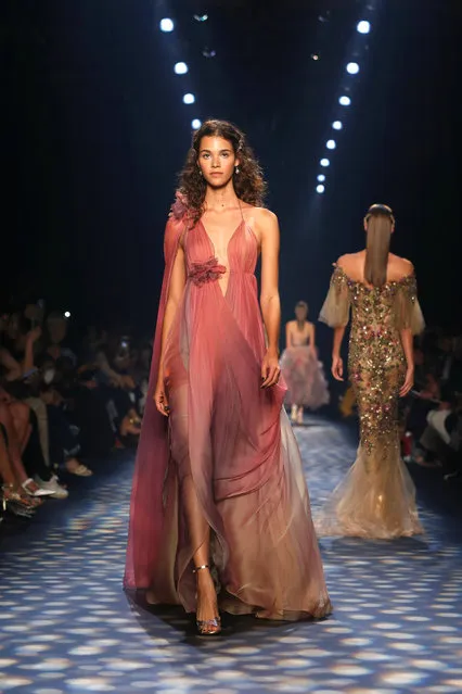 A model presents creations from the Marchesa Spring/Summer 2017 collection during New York Fashion Week in the Manhattan borough of New York, U.S., September 14, 2016. (Photo by Lucas Jackson/Reuters)