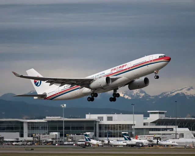 China Eastern Airlines Airbus A330-200 (B-5943) airliner departs from Vancouver International Airport, Canada. (Photo by Alamy Stock Photo)