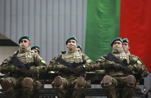 Azerbaijani troops attend the parade in Baku, Azerbaijan, Thursday, December 10, 2020. (Photo by Aziz Karimov/AP Photo)