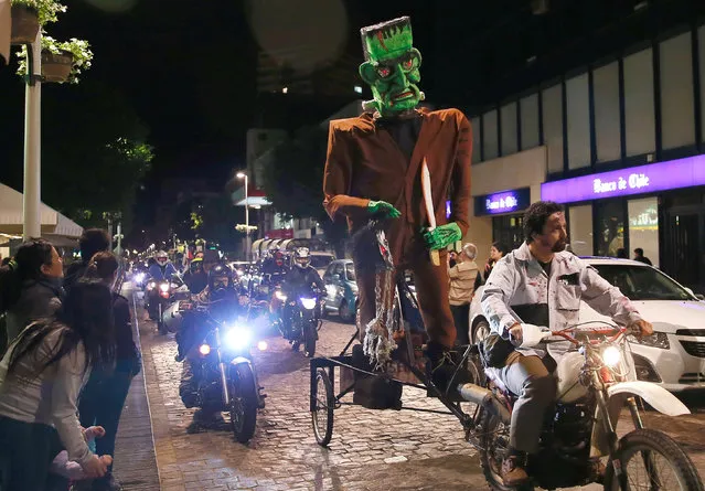 Revellers on motorcycles take part in a zombie parade to celebrate Halloween in Vina del Mar, Chile October 31, 2016. (Photo by Rodrigo Garrido/Reuters)