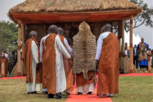 Elders perform coronation rituals on Kabaka (King) Ronald Muwenda Mutebi II during his 30 year coronation at his palace in Mengo, Kampala, on July 31, 2023. Thousands of Ugandans thronged the palace grounds of the country's largest kingdom Buganda despite pouring rain on July 31, 2023, dancing and ululating as they marked 30 years since the coronation of King Ronald Muwenda Mutebi II. (Photo by Badru Katumba/AFP Photo)