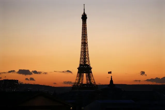 The Eiffel Tower is seen in silhouette at sunset on a winter day in Paris, France, January 15, 2016. (Photo by Charles Platiau/Reuters)