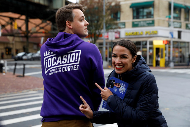 Democratic Congressional candidate Alexandria Ocasio-Cortez poses with a campaign worker during a whistle stop in Queens, New York, November 5, 2018. (Photo by Andrew Kelly/Reuters)