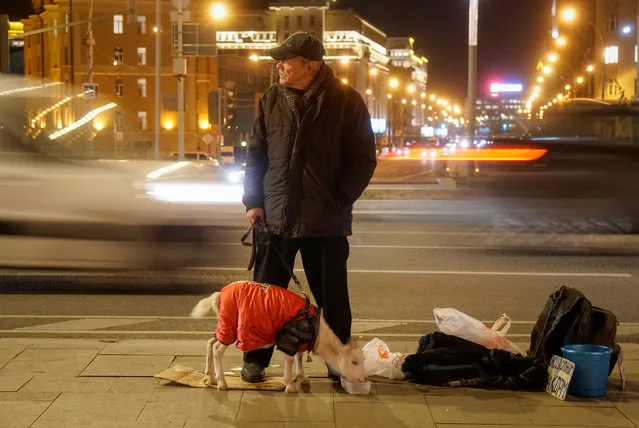 A man with a goat begs for money near a road in the centre of Moscow, Russia, November 15, 2018. (Photo by Shamil Zhumatov/Reuters)