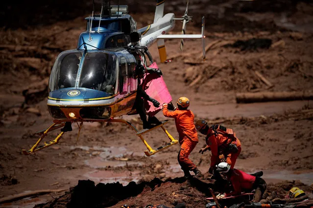 Firefighters work in the search and rescue of victims after the breakage of a mine's dam, in Brumadinho, Brazil, 28 January 2019. The chances of finding survivors after the mining tragedy that occurred on Friday in Brazil and that has already left 60 dead are 'very small', confirmed the firefighters on Monday. The death toll rose from 58 to 60 as opposed to the number of people missing, which went down from 305 to 292 according to Civil Defense Spokesman, lientenant-colonel Flavio Godinho. (Photo by António Lacerda/EPA/EFE)