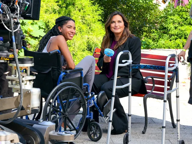 American actress Mariska Hargitay (R) is seen at the “Law and Order: Special Victims Unit” film set in Hudson River Park, Manhattan in New York City on August 25, 2021. (Photo by Jose Perez/Bauergriffin.com/The Mega Agency)