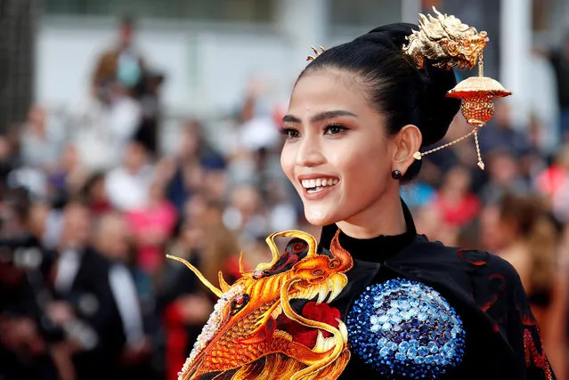 A guest poses as she arrives for the screening of the film “Oh Mercy ! (Roubaix, une Lumiere)” at the 72nd edition of the Cannes Film Festival in Cannes, southern France, on May 22, 2019. (Photo by Jean-Paul Pelissier/Reuters)