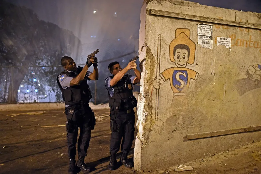 Anti-police Protests Break Out in Rio Slum Near Main Tourist Zone