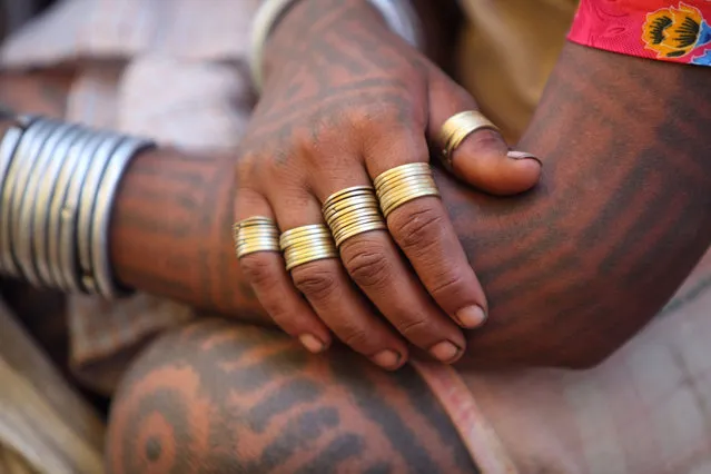 Once applied, the designs are washed using warm water and cow dung. Herbs are applied to promote faster healing. (Photo by Ronny Sen/WaterAid/The Guardian)