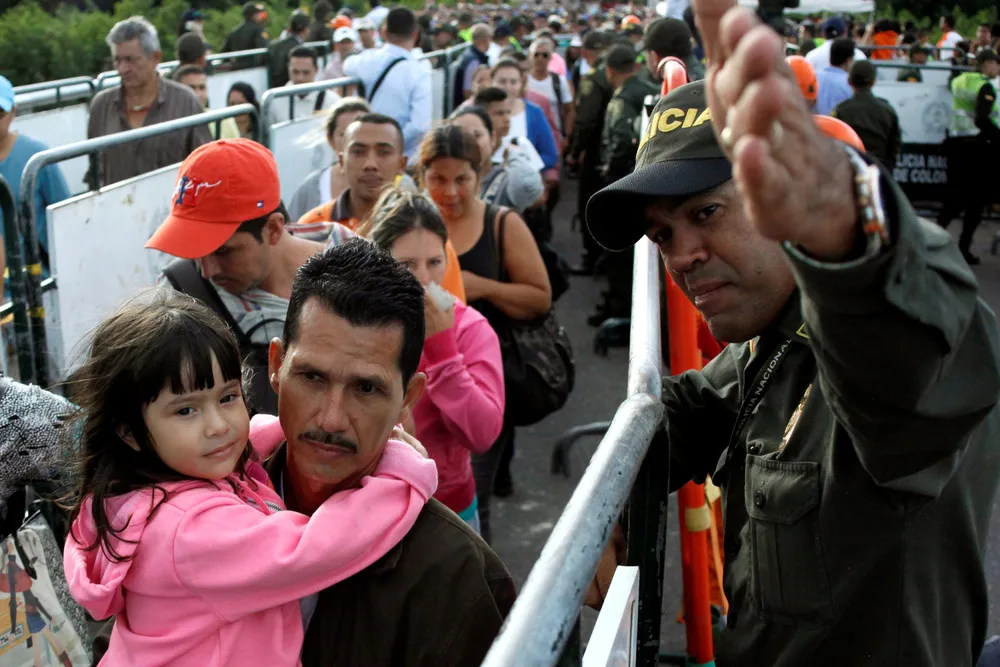 Thousands of Venezuelans Cross Border Shopping for Scarce Food
