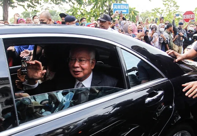 Malaysia's former Prime Minister Najib Razak arrives at the Federal Court in Putrajaya, Malaysia, 23 August 2022. The Malaysia highest court has scheduled hearings through 26 August 2022 to hear Najib's appeal of his convictions for criminal breach of trust, abuse of power and money laundering over the alleged theft of 4.4 billion Euro from 1Malaysia Development Berhad (1MDB), a state fund he co-founded as premier in 2009. (Photo by Ahmad Luqman Ismail/EPA/EFE)
