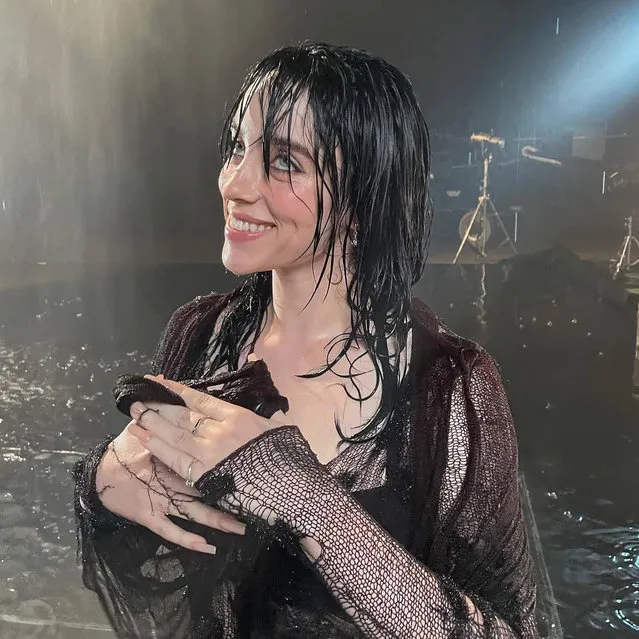 American singer-songwriter Billie Eilish looks wet and wild in the second decade of November 2022. (Photo by billieeilish/Instagram)