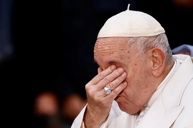 Pope Francis cries while speaking about Ukraine as he attends the Immaculate Conception celebration prayer in Piazza di Spagna in Rome, Italy on December 8, 2022. (Photo by Yara Nardi/Reuters)