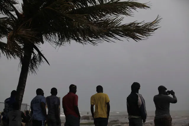People look at the sea ahead of Hurricane Matthew in Les Cayes, Haiti, October 3, 2016. (Photo by Andres Martinez Casares/Reuters)
