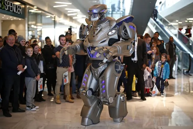 Titan, the robot created by Cyberstein Robots Ltd., performs during a promotional event at the Qwartz shopping centre in Villeneuve-la-Garenne, near Paris, France, October 30, 2015. (Photo by Benoit Tessier/Reuters)