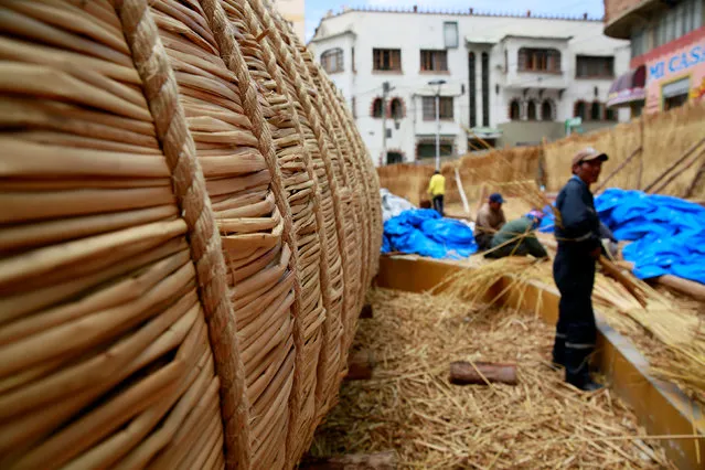 Aymara builders work on the “Viracocha III”, a boat made only from the totora reed, as it is being prepared to cross the Pacific from Chile to Australia on an expected six-month journey, in La Paz, Bolivia, October 19, 2016. (Photo by David Mercado/Reuters)