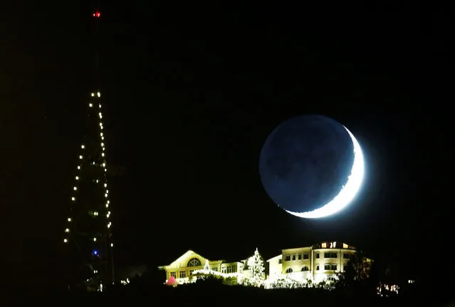 Christmas lights illuminate a lookout point and Hotel Uto Kulm as a waxing crescent moon is seen, during the spread of the coronavirus disease (COVID-19), on the peak of Mount Uetliberg, in Zurich, Switzerland on December 17, 2020. (Photo by Arnd Wiegmann/Reuters)