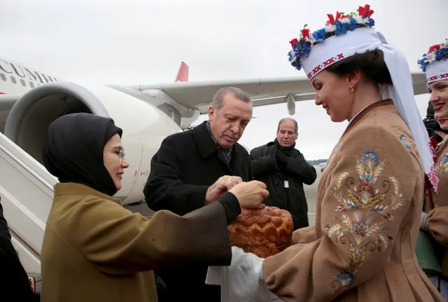 Turkish President Tayyip Erdogan with his wife Emine take part in a traditional bread and salt ceremony as they arrive at the Minsk airport outside Minsk, Belarus, November 11, 2016. (Photo by Oksana Manchuk/Reuters/BelTA)