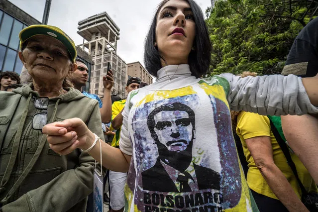 Supporters of Jair Bolsonaro, far-right lawmaker and presidential candidate of the Social Liberal Party (PSL) and supporters of Fernando Haddad, presidential candidate of Brazil's leftist Workers' Party (PT) attend demoi in São Paulo, Brazil on October 14, 2018. (Photo by Cris Faga/Rex Features/Shutterstock)