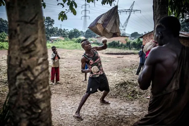 A man practices boxing in a remote area near Mbanza-Ngungu, Democratic Republic of Congo on December, 25, 2018, five days ahead of the Democratic Republic of the Congo's delayed elections. (Photo by Luis Tato/AFP Photo)
