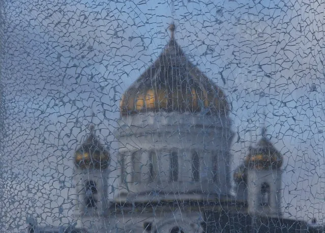 The Christ the Saviour Cathedral is seen through a broken glass window in Moscow, Russia January 25, 2017. (Photo by Sergei Karpukhin/Reuters)