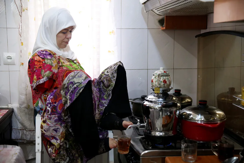 Iran Woman with No Arms Helps others to Live with Disability