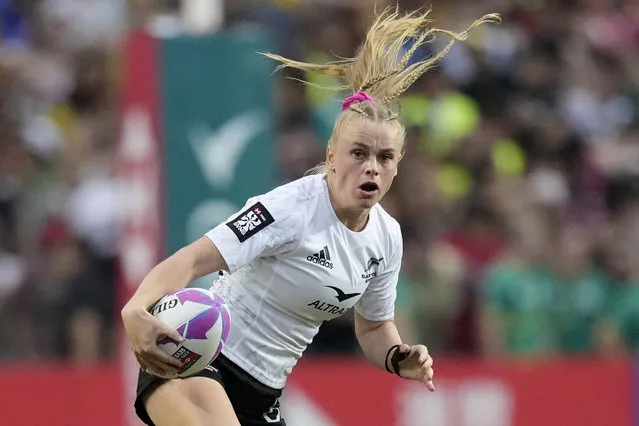 New Zealand's Jorja Miller runs with the ball during the women's final match in the Hong Kong Sevens rugby tournament in Hong Kong, Sunday, April 7, 2024. (Photo by Louise Delmotte/AP Photo)