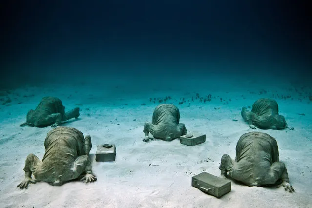 “The banker”. Underwater Sculpture, Museo Subacuático de Arte, Cancun. (Photo by Jason deCaires Taylor/UnderwaterSculpture)