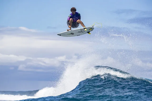 Brazilian surfer Yago Dora competes on the first day of the 2019 Tahiti Pro at Teahupoo, Tahiti, on August 24, 2019. (Photo by Brian Bielmann/AFP Photo)