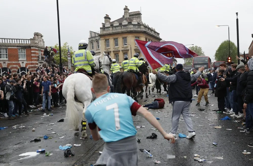 West Ham Fans Attack Manchester United Bus