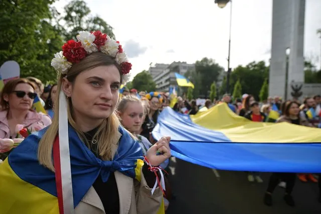 Ukrainian citizens during the March of Gratitude in Warsaw, Poland 29 May 2022. The March of Gratitude was organized by Ukrainians who came to Poland due to Russia's aggression against their country. The Ukrainians came to the march with flowers, which they handed out to Poles, thanking them for their support in such a difficult time. On 24 February, Russian troops invaded Ukrainian territory starting a conflict that has provoked destruction and a humanitarian crisis. According to the UNHCR, more than 6.5 million refugees are estimated to have fled Ukraine, and a further seven million people estimated to have been displaced internally within Ukraine since. (Photo by Marcin Obara/EPA/EFE)