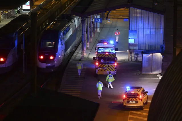 Ambulances stand by to load patients affected with coronavirus (Covid-19) aboard a medicalised TGV (high-speed train) in Strasbourg, France on March 26, 2020. Preparations for the evacuation to hospitals in the Pays-de-la-Loire region of 20 coronavirus-contaminated patients from Alsace aboard a medicalised TGV – an operation unheard of in Europe – began Thursday morning at Strasbourg station. (Photo by Frederick Florin/AFP Photo)