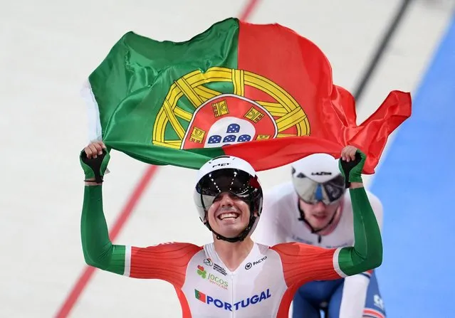 Portugal's Iuri Leitao celebrates winning the men's scratch 15 km final race event of the European Championships Munich 2022 in Munich, southern Germany on August 13, 2022. (Photo by Andreas Gebert/Reuters)
