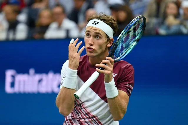 Norway's Casper Ruud reacts after a point during his 2022 US Open Tennis tournament men's singles final match against Spain's Carlos Alcaraz at the USTA Billie Jean King National Tennis Center in New York, on September 11, 2022. (Photo by Angela Weiss/AFP Photo)