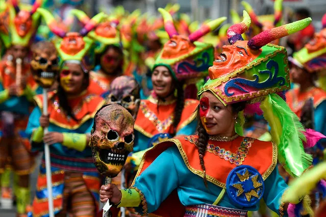 Revellers take part in the “Canto a la Tierra” parade on January 3, 2017, during the Carnival of Blacks and Whites in Pasto, Colombia, the largest festivity in the south- western region of the country. (Photo by Luis Robayo/AFP Photo)