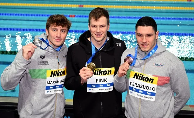 Gold medallist Nic Fink of the US (C) poses with silver medallist Nicolo Martinenghi of Italy (L) and bronze medallist Simone Cerasuolo of Italy (R) after the Men's 50m Breaststroke final at the FINA World Swimming Championships (25m) 2022 in Melbourne on December 18, 2022. (Photo by William West/AFP Photo)