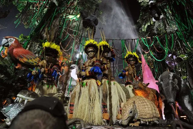 Revelers of Imperatriz Leopoldinense samba school perform during the second night of Carnival parades at the Sambadrome in Rio de Janeiro on February 12, 2013. (Photo by Vanderlei Almeida/AFP Photo)