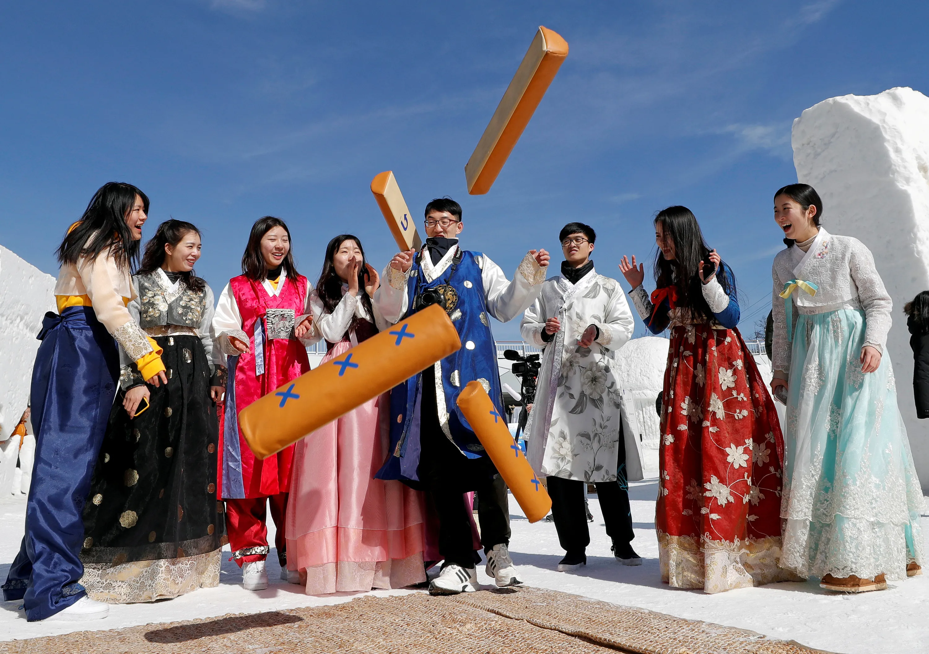 Новая корейская игра. Южная Корея Соллаль. Соллаль (корейский новый год) — Корея. Соллаль в Корее фестивали. Новый год в Корее Соллаль.