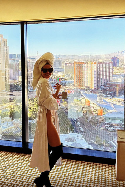 Despite the sunglasses and the robe, German-American model Heidi Klum early February 2023 can't help but show off her glam gams. (Photo by Heidi Klum/Instagram)