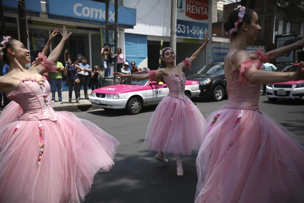 The 58-second Show: Mexican Street Performances