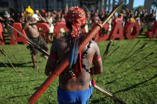 Indigenous people from the Munduruku tribe attend a demonstration in front of the Justice Palace, requesting demarcation of indigenous lands in the Amazon rainforest, in Brasilia, Brazil November 29, 2016. (Photo by Adriano Machado/Reuters)