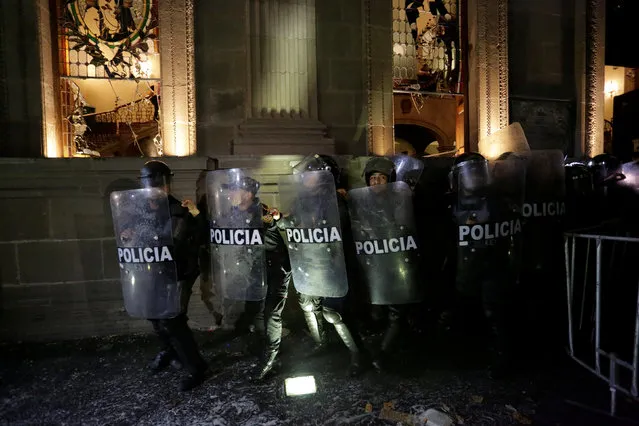 Policemen take position to protect the Government Palace after it was vandalised by demonstrators during a protest against the rising prices of gasoline enforced by the Mexican government at the Macroplaza in Monterrey, Mexico, January 5, 2017. (Photo by Daniel Becerril/Reuters)