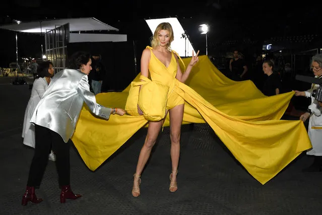 Karlie Kloss prepares backstage before the Off-White show as part of the Paris Fashion Week Womenswear Fall/Winter 2019/2020 on February 28, 2019 in Paris, France. (Photo by Pascal Le Segretain/Getty Images)