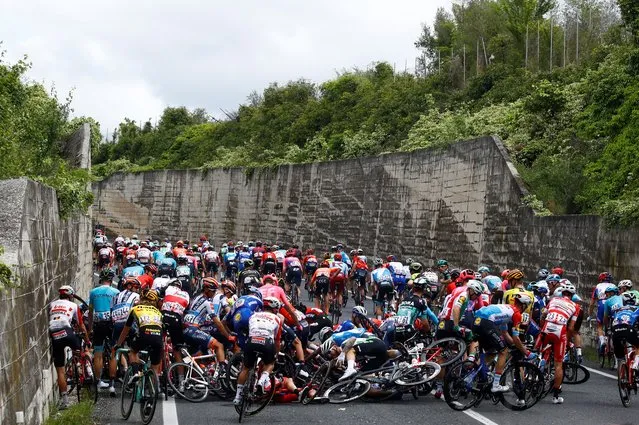 Riders crash during stage six of the 102nd Giro d'Italia – Tour of Italy – cycle race, 238kms from Cassino to San Giovanni Rotondo on May 16, 2019. (Photo by Luk Benies/AFP Photo)
