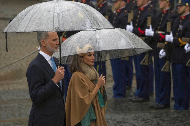 Spain's King Felipe VI and Queen Letizia observe a minute of silence during a wreath laying ceremony at the National Monument opposite the Royal Palace in Amsterdam, Netherlands, Wednesday, April 17, 2024. (Photo by Peter Dejong/AP Photo)