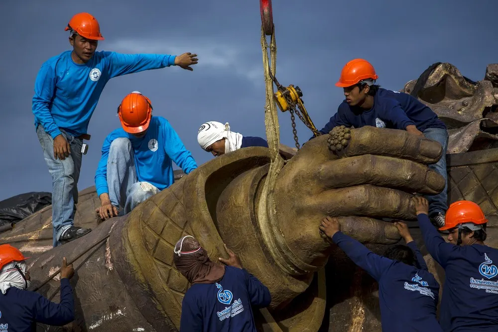 Giant Thai Kings at Ratchapakdi Park